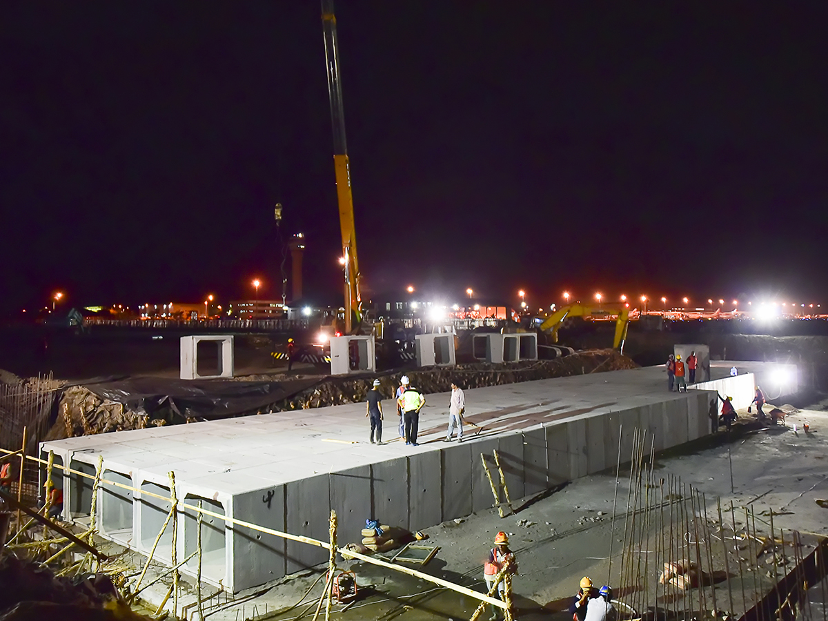 PERLUASAN APRON & TAXIWAY BANDARA JUANDA SURABAYA (II)